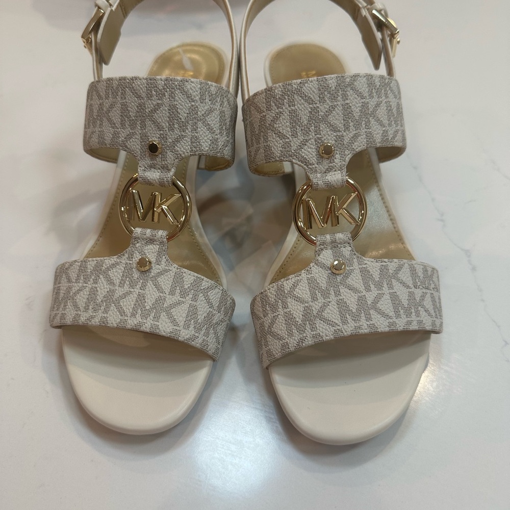 Michael Kors Cream Sandals Brand New size 8